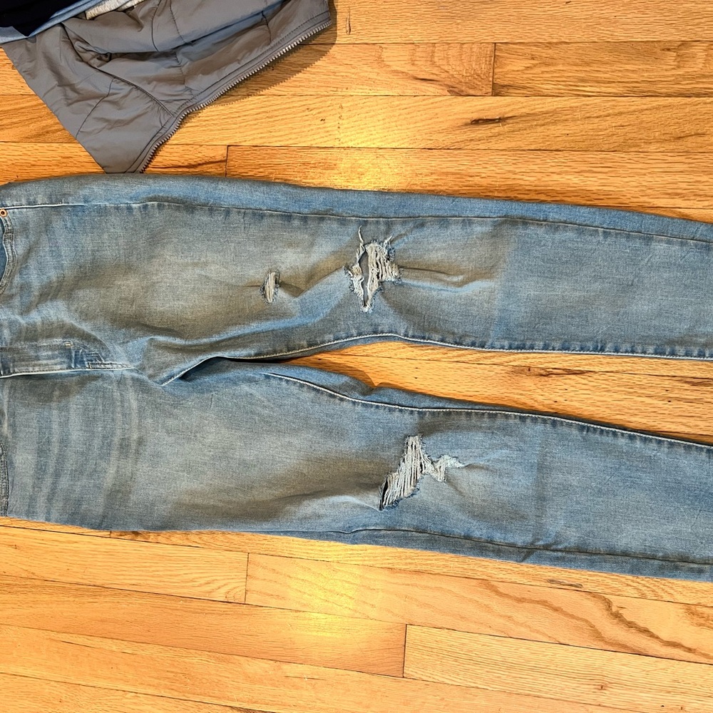 Levi ripped skinny jeans